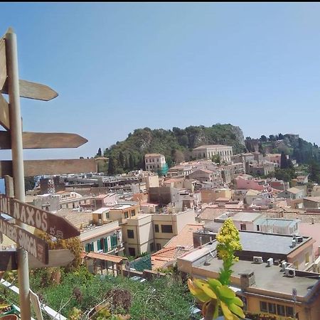 Taormina Center Hostel: Private Room with Terrace Exterior photo